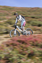 Österreich, Salzburger Land, Zell am See, Mountainbiken für Frauen - FFF01023