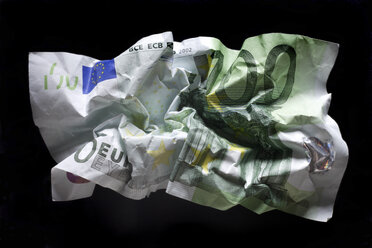 Crumpled 100 Euro bank note, close-up - TCF01149