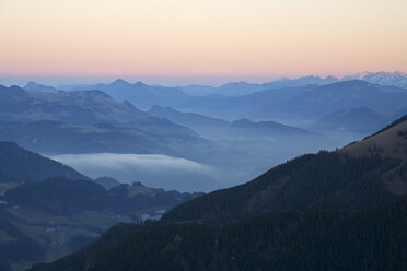 Germany, Bavaria, Sudelfeld, Mountain scenery at sunset - FOF01357