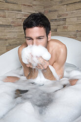 Young man in bathtub - NHF01075