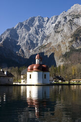 Deutschland, Bayern, Königssee, Kapelle St. Bartholomä - FFF01034