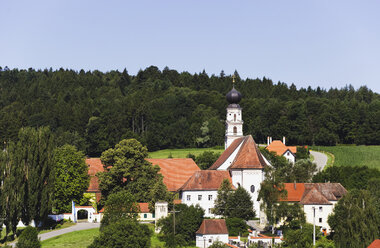 Deutschland, Bayern, Gangkofen, St. Salvator, Wallfahrtskirche - WWF00321