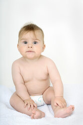 Baby girl (6-12 months), portrait - TCF01152