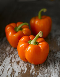 Orange bell peppers - KSW00338
