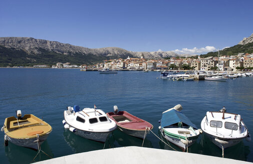 Kroatien, Insel Krk, Baska, Boote vor Anker - WWF00747