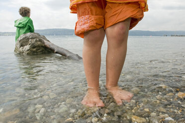 Germany, Baden-Württemberg, Lake Constance, Children standing in water - SHF00280