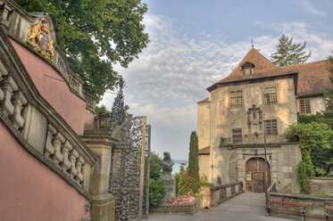 Deutschland, Baden-Württemberg Schloss mit Droste-Denkmal - SHF00259