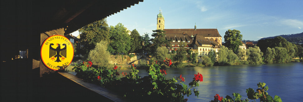 Deutschland, Baden-Württemberg, Bad Säckingen, Rheinbrücke - SH00290