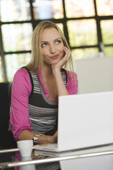 Young business woman in office - WESTF10639