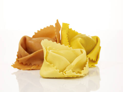 Ungekochte Tortellini, Nahaufnahme, lizenzfreies Stockfoto