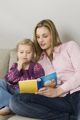 Mother and daughter (3-4) reading picture book - CLF00619