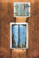 Fassade, verwitterte Fensterläden, Nahaufnahme - WWF00448