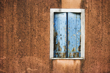 Fassade, verwitterte Fensterläden, Nahaufnahme - WWF00446