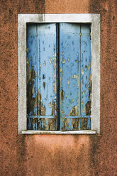 Fassade, verwitterte Fensterläden, Nahaufnahme - WWF00445