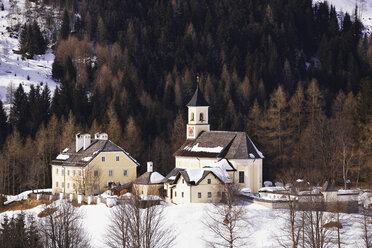 Österreich, Salzburg, Raurisertal, Bucheben Kirche im Winter - WWF00490