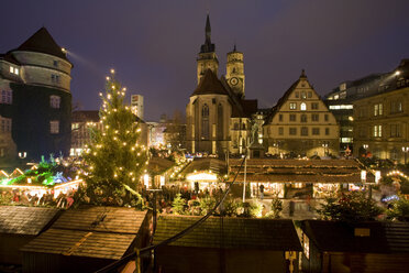 Deutschland, Baden Württemberg, Stuttgart, Weihnachtsmarkt auf dem Karlsplatz - WD00416