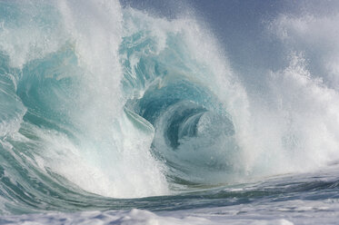 USA, Pazifischer Ozean, Hawaii, Große Welle - RUEF00139