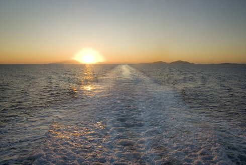 Griechenland, Ithaka, Meer bei Sonnenuntergang - MUF00801