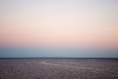 Griechenland, Ithaka, Meer bei Sonnenuntergang - MUF00798