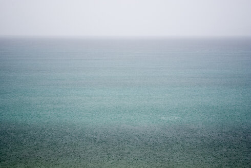 Griechenland, Ithaka, Regenschauer über dem Meer - MUF00788