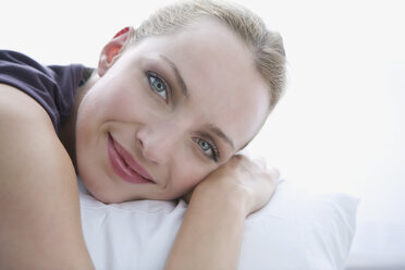 Young woman smiling, portrait, close-up - WESTF10877