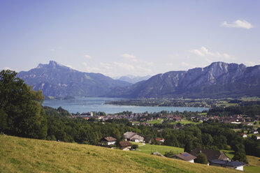 Österreich, Salzkammergut, Mondsee Dorf und See - WWF00699