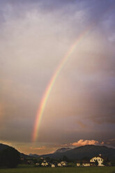 Österreich, Mondsee, Drachenwand mit Regenbogen - WWF00696