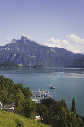 Austria, Salzkammergut, Lake Mondsee with marina - WWF00689