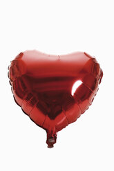 Red heart-shaped Balloon, close-up - 10555CS-U