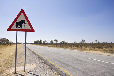 Afrika, Namibia, Elefantenkreuzungsschild - FOF01411