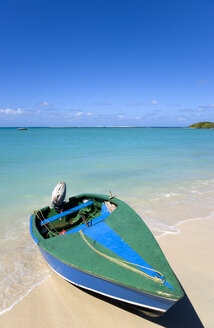 Grenada, Carriacou, Paradise Beach in L'Esterre, Mtorboat am Karibikstrand - PSF00012