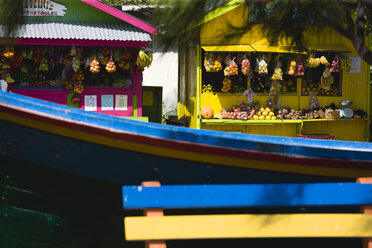 St. Vincent, Grenadinen, Karibik, Clifton, Früchte an einem Marktstand - PSF00005