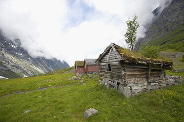 Norwegen, Fjord Norwegen, Erdal, Alte Hütten - MR01191