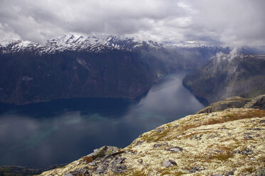 Norwegen, Fjord Norwegen, Aurlandsfjord vom Berg aus gesehen - MR01187