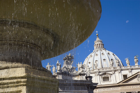 Italien, Rom, Vatikanstadt, Basilika St. Peter, Brunnen im Vordergrund - PSF00118