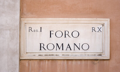 Italien, Rom, Straßenschild an der Wand, Foro Romano, Forum Romanum, Nahaufnahme - PSF00110