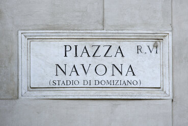 Italy, Rome, road sign on wall, Piazza Navona, Navona Square, close up - PSF00091