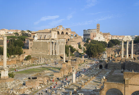 Italien, Rom, Forum Romanum und Touristen - PSF00076