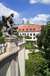 Tschechische Republik, Prag, Vrtbovska-Garten, im Hintergrund die St.-Veits-Kathedrale - PSF00039