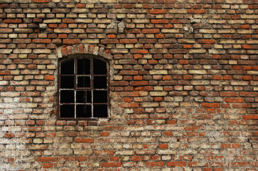 Backsteinmauer, altes Fenster, Vollrahmen - 00499LR-U