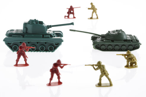 Spielzeug-Armee-Soldat und Spielzeug-Armee-Panzer - THF01047