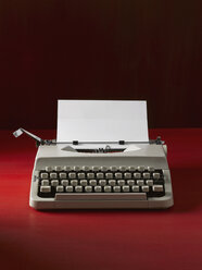 Old typewriter, close up - KSW00417