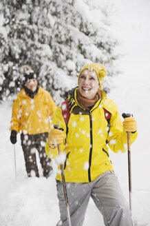 Italien, Südtirol, Zwei Frauen, Skilanglauf - WESTF11218