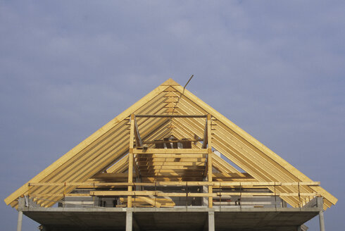 Germany, Building site, Roof under construction - WDF00472