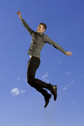 Man levitating, side view - LDF00602