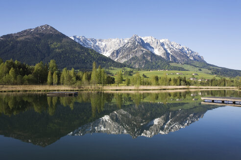 Österreich, Tirol, Walchsee im Frühling - GWF00976