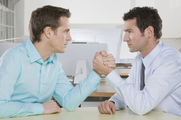 Germany, Munich, two Business men arm wrestling - LDF00654