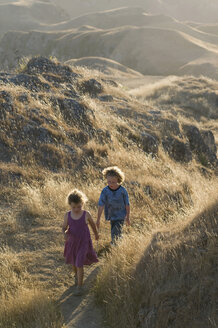 New Zealand, Havelock North, Children (4-5) (6-7) hiking - SHF00381