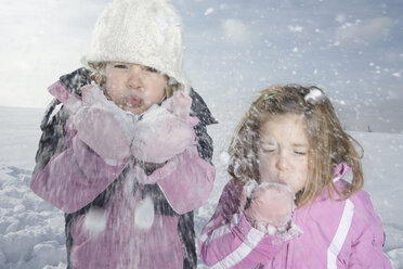 Germany, Bavaria, Munich, Two girls (4-5) (8-9) in snowy landscape, portrait - RBF00054