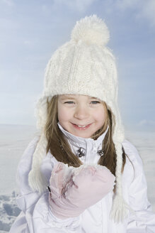 Germany, Bavaria, Munich, Girl (4-5) in snowy landscape, smiling, portrait, close-up - RBF00052